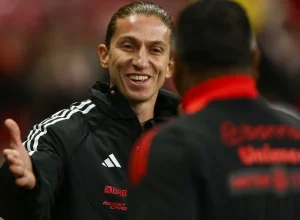 filipe-luis-elogia-flamengo-na-vitoria-sobre-o-racing:-‘este-time-quer-muito.-da-orgulho’