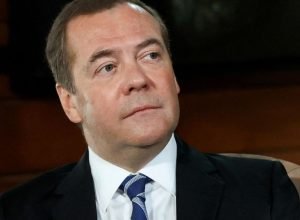 ex-presidente-da-russia-diz-que-trump-comete-“ato-de-guerra”-apos-sancoes