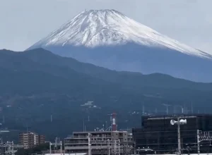 monte-fuji-registra-primeira-neve-do-ano-com-21-dias-de-atraso-historico