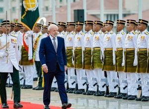 “cabeca-erguida-e-mais-importante-do-que-um-nobel”,-diz-lula-na-malasia