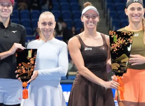 luisa-stefani-e-campea-de-duplas-do-wta-500-de-toquio-e-chega-embalada-para-a-disputa-do-finals