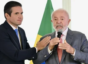 hugo-motta-diz-que-dialogo-volta-a-ocupar-relacao-entre-brasil-e-eua