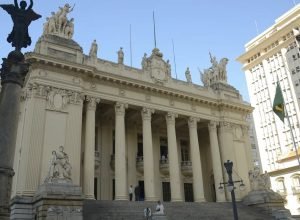 projeto-da-alerj-preve-autorizar-uso-de-spray-para-defesa-de-mulheres