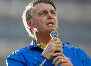 defesa-de-bolsonaro-cita-voto-de-fux-em-recurso-contra-condenacao-por-trama-golpista