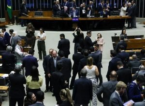 deputados-questionam-a-acao-no-rio-e-discutem-medidas-contra-o-crime
