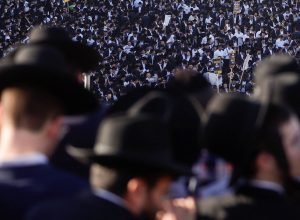 dezenas-de-milhares-de-judeus-ultraortodoxos-protestam-contra-servico-militar-obrigatorio-em-israel