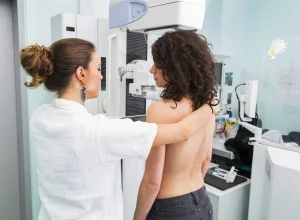 sinais-sutis-do-corpo-podem-indicar-risco-de-cancer-de-mama