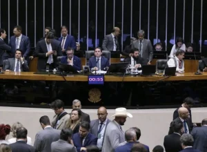 camara-apoia-fim-de-supersalarios,-mas-rejeita-reformas-fiscais,-indica-levantamento