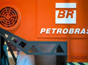 petrobras-aumenta-o-preco-do-querosene-de-aviacao-em-1,4%-neste-sabado,-1o-de-novembro