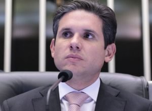 sob-hugo-motta,-camara-aprova-mais-urgencias-e-desprestigia-comissoes