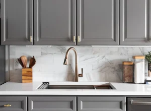 como-tirar-gordura-dos-armarios-da-cozinha-com-produtos-simples