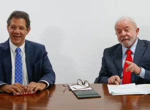 exportacoes-brasileiras-batem-recorde-em-outubro,-apesar-de-tarifaco