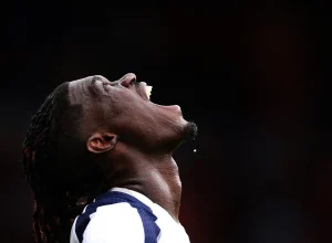 jogador-do-tottenham-perde-r$-5-milhoes-em-golpe-bancario-no-reino-unido