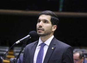 comissao-aprova-multa-de-ate-r$-20-mil-para-festa-com-som-alto-em-espaco-publico-sem-autorizacao-previa