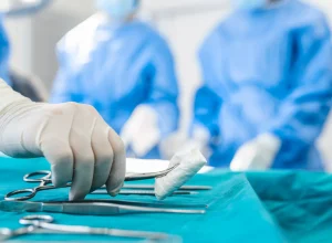 jovem-morre-apos-cirurgia-plastica;-clinica-e-alvo-de-queixas