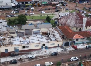 tornado-f3-devasta-cidade-no-pr:-6-mortos-e-reconstrucao-em-curso