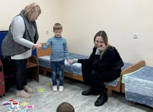 angelina-jolie-na-ucrania:-“a-ameaca-dos-drones-era-constante”