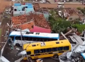 quatro-pessoas-seguem-na-uti-apos-tornado-no-parana,-mas-nao-ha-casos-graves,-diz-secretaria