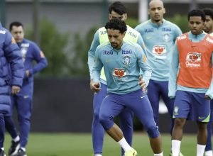 com-equipe-completa,-ancelotti-comanda-atividade-em-londres