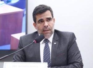 comissao-aprova-projeto-que-condiciona-o-seguro-desemprego-a-prestacao-de-servico-em-orgao-publico