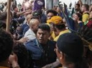 protesto-fecha-acessos-a-zona-azul-da-cop30-em-meio-a-tensao-e-ferido-entre-segurancas