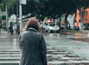 medico-explica-se-tomar-chuva-pode-realmente-causar-gripe-ou-resfriado