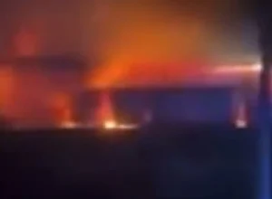 incendio-consome-parte-de-historico-estadio-ingles-durante-a-noite;-veja