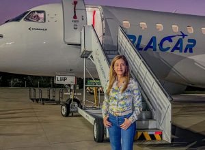 vitor-roque-brinca-com-retorno-ao-brasil-em-aviao-de-leila:-“tem-ate-cama”