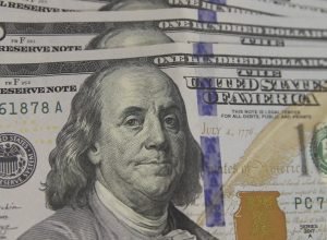 bolsa-mantem-correcao-e-cai-0,3%-nesta-quinta