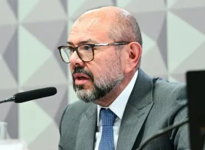 pf-aponta-ex-ministro-de-bolsonaro-como-pilar-institucional-de-desvios