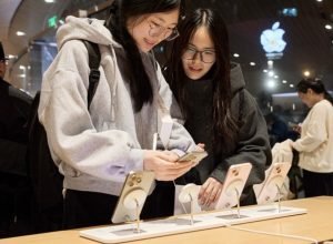 vendas-do-iphone-17-na-china-disparam-22%-em-novembro-de-2025