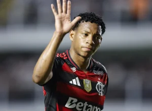 conmebol-suspende-plata-e-impoe-multa-a-atacante-do-flamengo