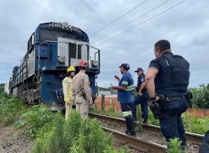 idosa-e-levada-para-hospital-apos-ser-atropelada-por-trem-em-apucarana