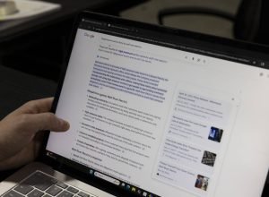 textos-e-fotos-criados-com-ia-geram-onda-de-processos-por-ataques-a-reputacao-nos-eua