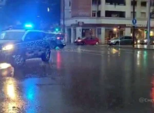 mulher-atropela-homem-e-percorre-quilometros-com-o-corpo-debaixo-do-carro