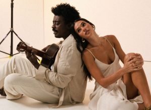 bruna-marquezine-e-seu-jorge-se-reunem-para-campanha-e-cantam-tim-maia