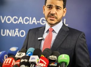 lula-indica-jorge-messias,-da-agu,-para-vaga-de-barroso-no-stf