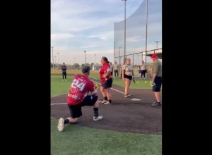 jogadora-nao-percebe-pedido-de-casamento-em-campo-e-reacao-viraliza