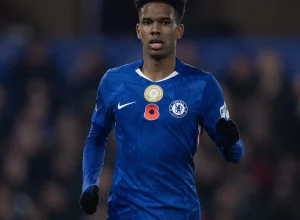 torcedores-do-chelsea-‘celebram’-ausencia-de-estevao-em-vitoria-no-ingles