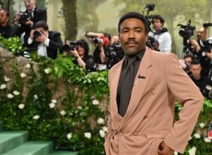 donald-glover-diz-ter-sofrido-um-avc-durante-turne-mundial-de-childish-gambino