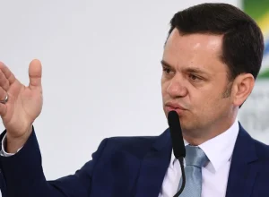 anderson-torres-pede-para-cumprir-pena-na-superintendencia-da-pf