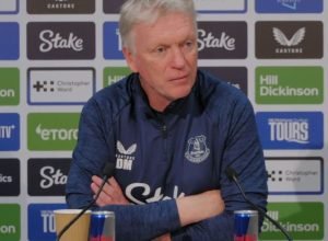 “gosto-quando-brigam”,-diz-tecnico-do-everton-apos-agressao-entre-jogadores