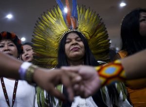 sonia-guajajara-passa-por-cirurgia-apos-romper-tendao-de-aquiles