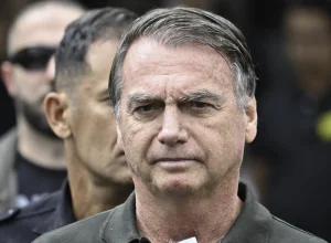 defesas-de-bolsonaro-e-de-outros-reus-contestam-execucao-das-penas 