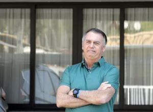 bolsonaro-e-outros-cinco-condenados-irao-passar-por-audiencia-de-custodia-nesta-4a