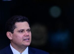 apos-ausencia-em-evento-com-lula,-alcolumbre-celebra-isencao-do-ir