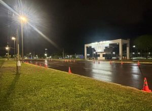 em-noite-chuvosa,-apoiadores-deixam-vigilia-por-bolsonaro-em-frente-a-pf