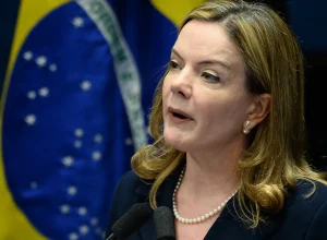 “perde-o-brasil”,-diz-gleisi-sobre-derrubada-de-vetos-do-licenciamento