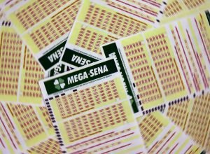 mega-sena-acumula-e-premio-principal-vai-para-r$-27-milhoes