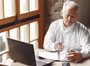 alzheimer-pode-causar-invalidez-no-trabalho?-entenda